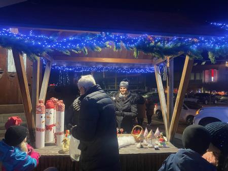 Praznični božično-novoletni bazar učencev OŠ Koroški jeklarji (9)